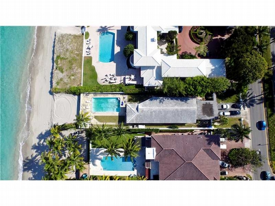 Fifties Fixer Upper in the Prestigious Golden Beach